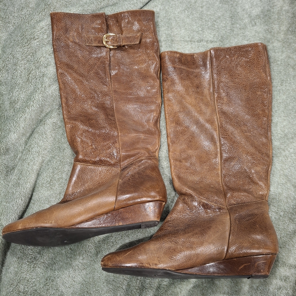 Elegant Brown Leather Heeled Boots - Picture 3 of 5